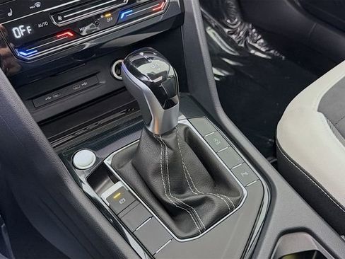 New 2026 Volkswagen Taos SE image 18