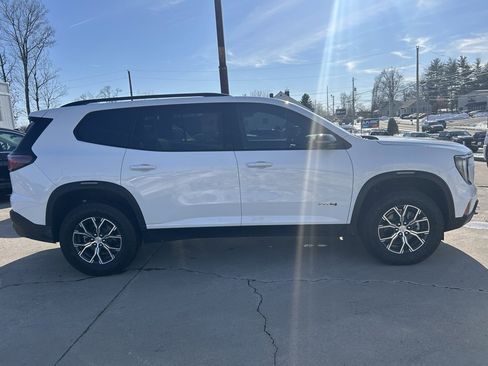 Used 2025 GMC Acadia AT4 w/ Luxury Package image 5