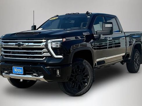 Used 2024 Chevrolet Silverado 2500 High Country w/ High Country Premium Package AWD/4WD image 3