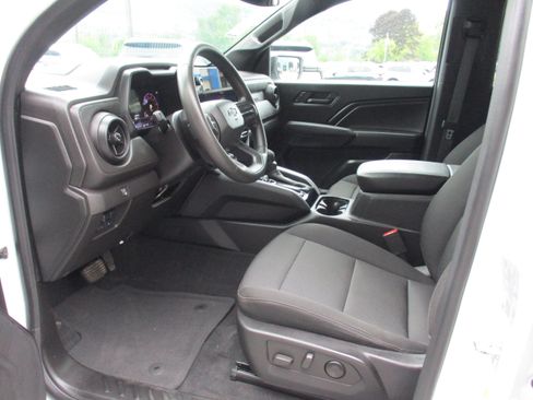 Used 2024 Chevrolet Colorado Trail Boss w/ Technology Package AWD/4WD image 11