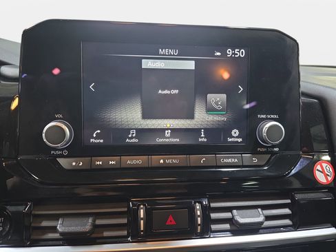Used 2025 Nissan Pathfinder SV FWD image 21