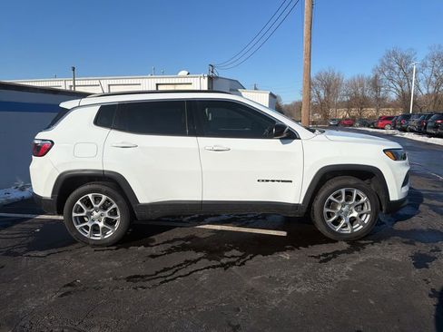 Used 2022 Jeep Compass Latitude image 6