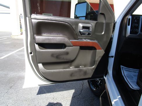 Used 2017 GMC Sierra 1500 SLE image 21