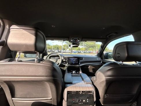 Used 2024 Jeep Wagoneer L Series II w/ Flexible Seating Group AWD/4WD image 14
