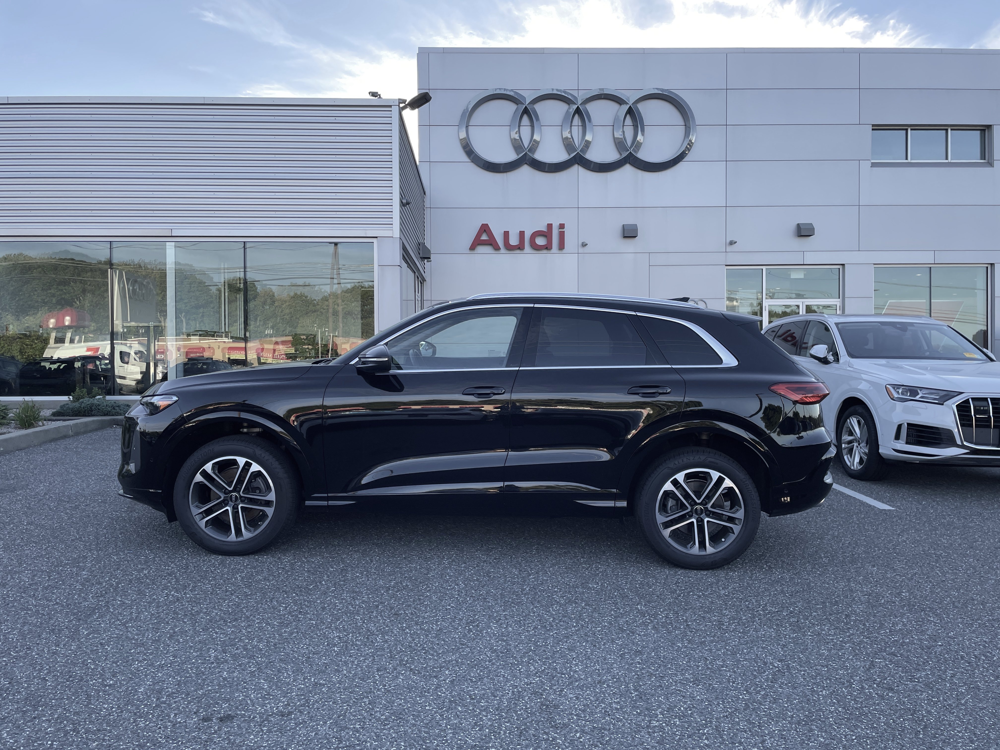 Certified 2025 Audi Q5 Premium w/ Convenience Package AWD/4WD image 4