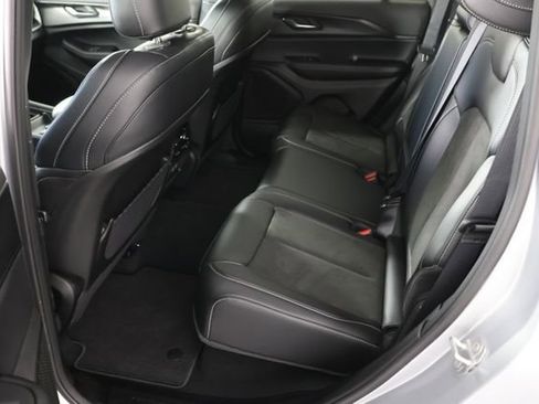 Used 2025 Jeep Grand Cherokee Altitude AWD/4WD image 21