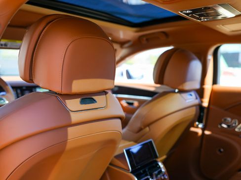 Used 2021 Bentley Flying Spur W12 image 28