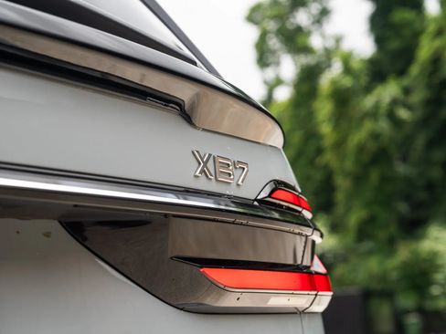 Used 2024 BMW ALPINA XB7 AWD/4WD image 17