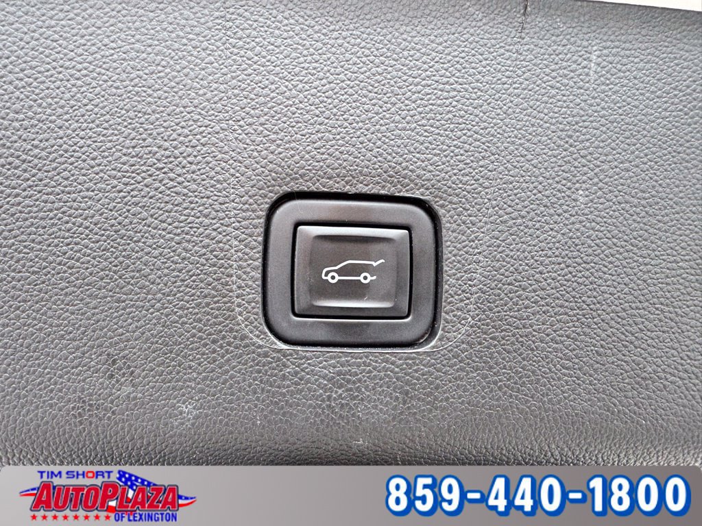 Used 2023 Chevrolet Traverse RS AWD/4WD image 45
