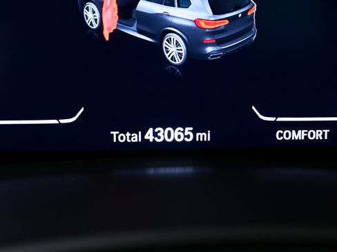 Used 2022 BMW X5 M50i w/ Executive Package image 12