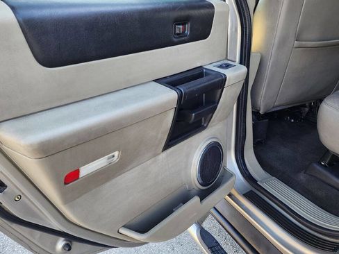 Used 2003 HUMMER H2 w/ Preferred Equipment Group image 13
