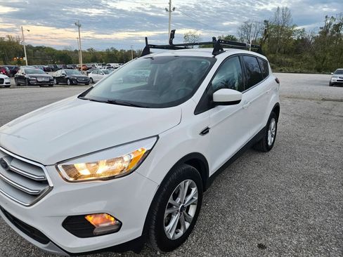 Used 2018 Ford Escape SE w/ SE Sync 3 Package image 2