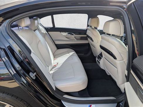 Used 2019 BMW 750i w/ M Sport Package RWD image 19