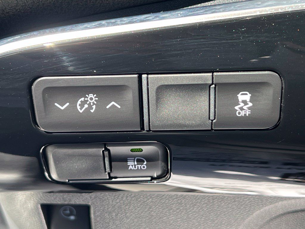 Certified 2022 Toyota Prius Prime XLE FWD image 39
