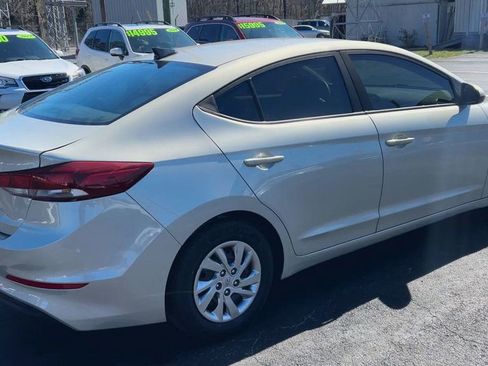 Used 2017 Hyundai Elantra SE w/ Cargo Package image 8