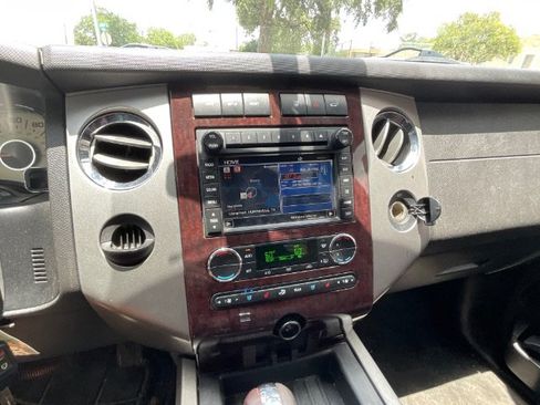 Used 2013 Ford Expedition King Ranch RWD image 3