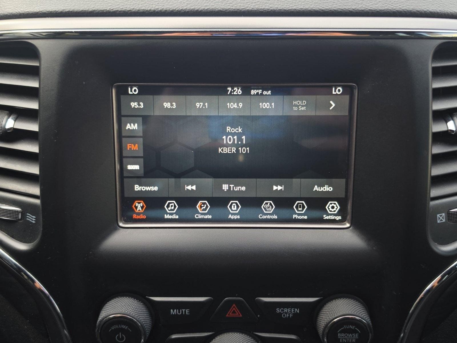 Used 2019 Jeep Grand Cherokee Laredo AWD/4WD image 17