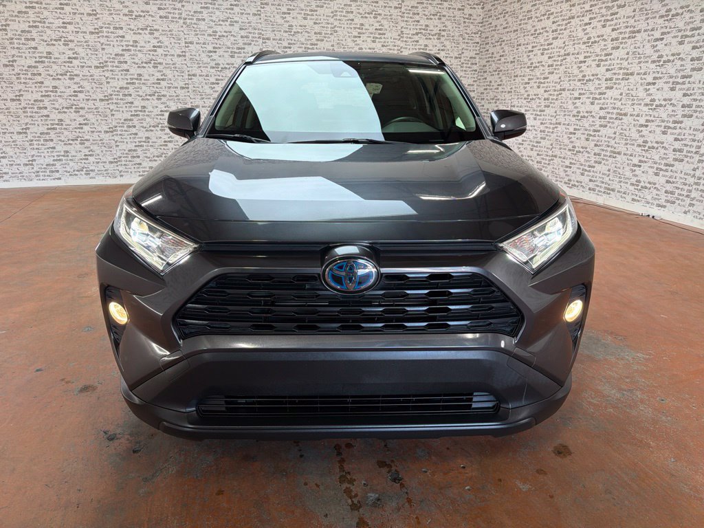 Used 2021 Toyota RAV4 XLE AWD/4WD image 2