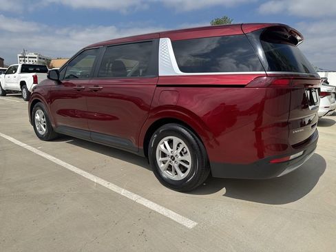 Used 2023 Kia Carnival LX image 7