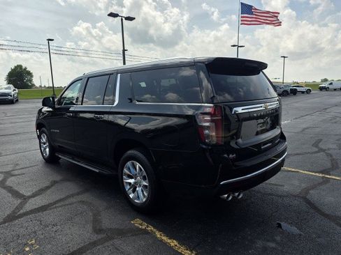 Used 2024 Chevrolet Suburban Premier AWD/4WD image 19