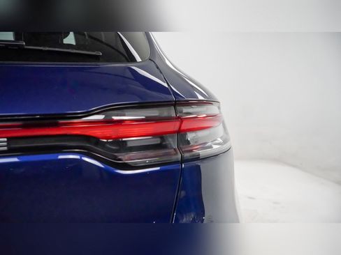 Certified 2025 Porsche Macan image 12