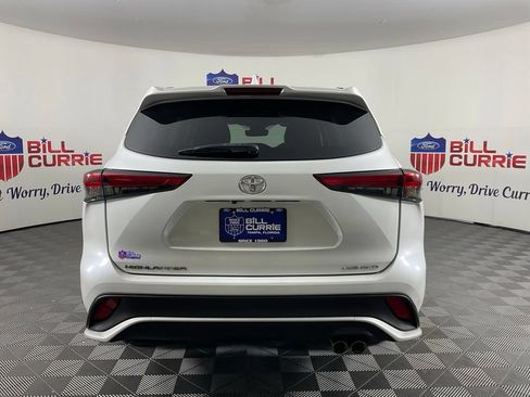 Used 2023 Toyota Highlander XSE AWD/4WD image 4