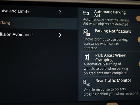 Used 2023 Land Rover Range Rover Long Wheelbase SE image 40