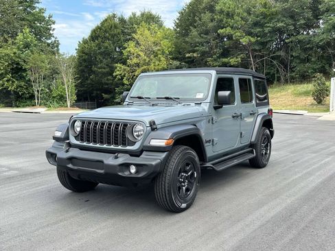 Used 2024 Jeep Wrangler Unlimited Sport AWD/4WD image 3