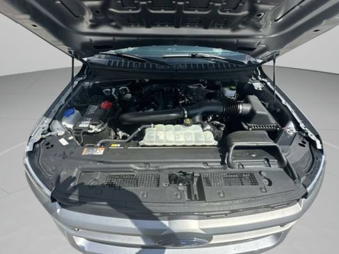 Used 2024 Ford Expedition XLT AWD/4WD image 17
