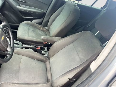 Used 2020 Chevrolet Trax LS image 18
