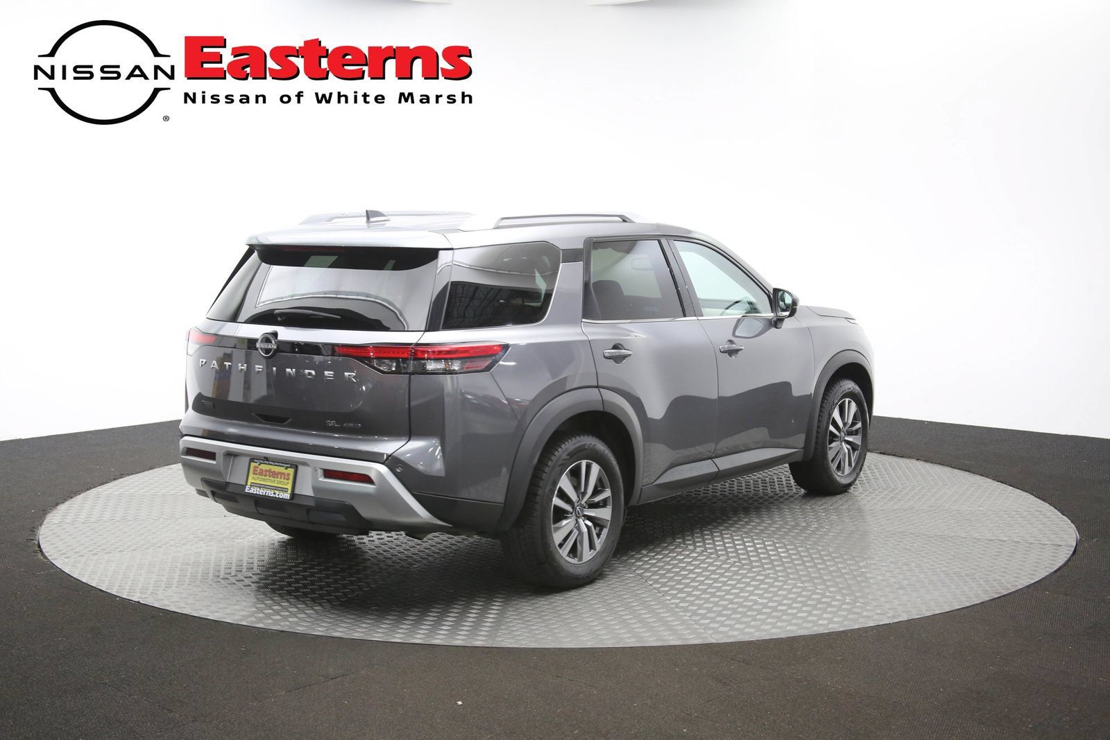 Used 2022 Nissan Pathfinder SL AWD/4WD image 41