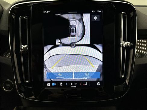 Certified 2025 Volvo XC40 B5 Plus image 17