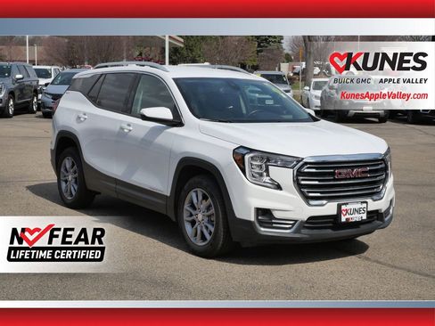 Used 2024 GMC Terrain SLT image 1