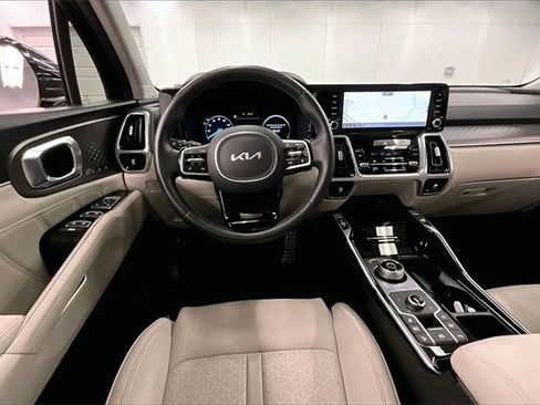 Used 2024 Kia Sorento SX Prestige image 5