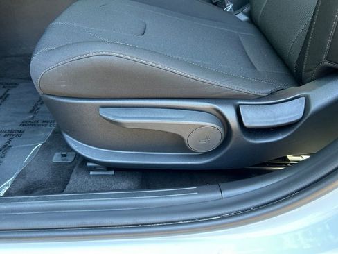 Used 2026 Hyundai Elantra SE FWD image 16