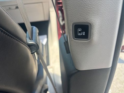 Used 2021 Chrysler Voyager Lxi FWD image 17