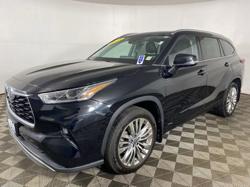Used 2023 Toyota Highlander Platinum AWD/4WD image 3