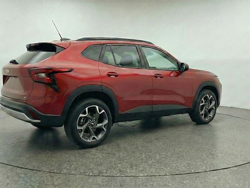 Used 2025 Chevrolet Trax LT image 7