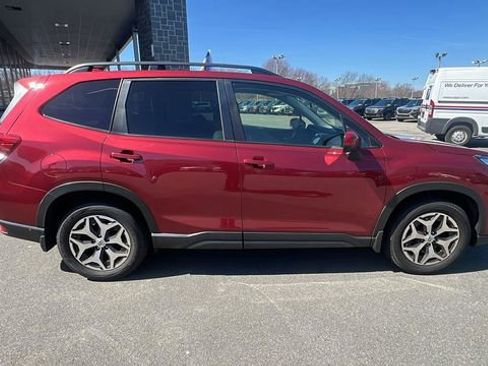 Used 2021 Subaru Forester Premium AWD/4WD image 8