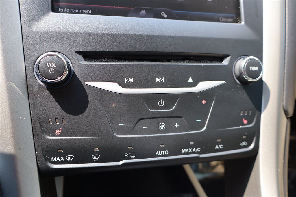 Used 2013 Ford Fusion SE FWD image 25