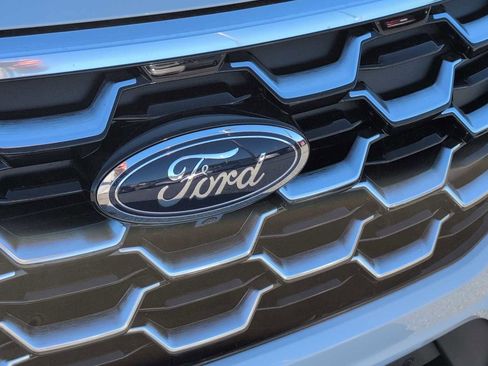 New 2025 Ford Explorer Platinum image 4
