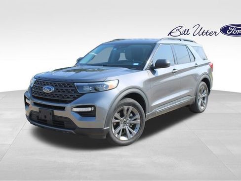 Used 2021 Ford Explorer XLT w/ Equipment Group 202A RWD image 1