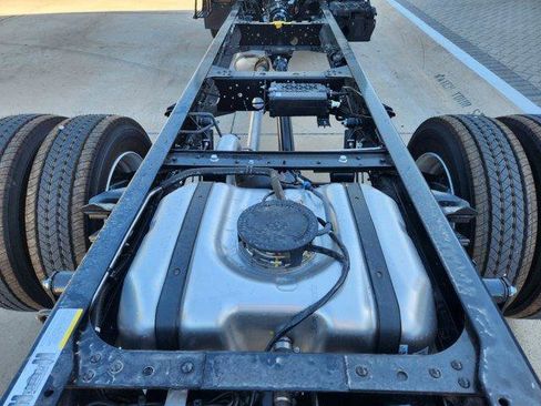 New 2025 Chevrolet Low Cab Forward image 33