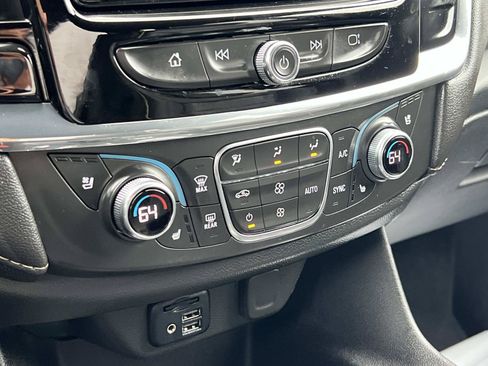 Used 2023 Chevrolet Traverse Premier FWD image 16