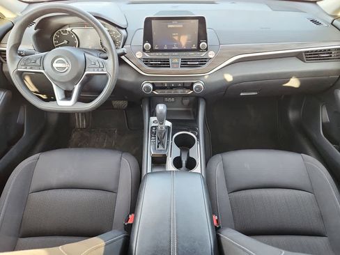 Used 2024 Nissan Altima 2.5 SV image 14