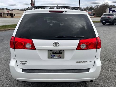 Used 2010 Toyota Sienna LE image 4