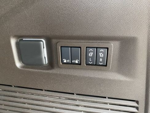 Used 2024 GMC Yukon Denali AWD/4WD image 19