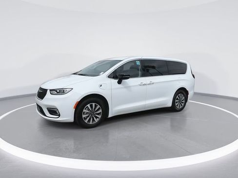 New 2024 Chrysler Pacifica Select image 4