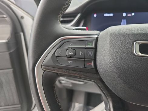 Used 2024 Jeep Grand Cherokee Limited image 40