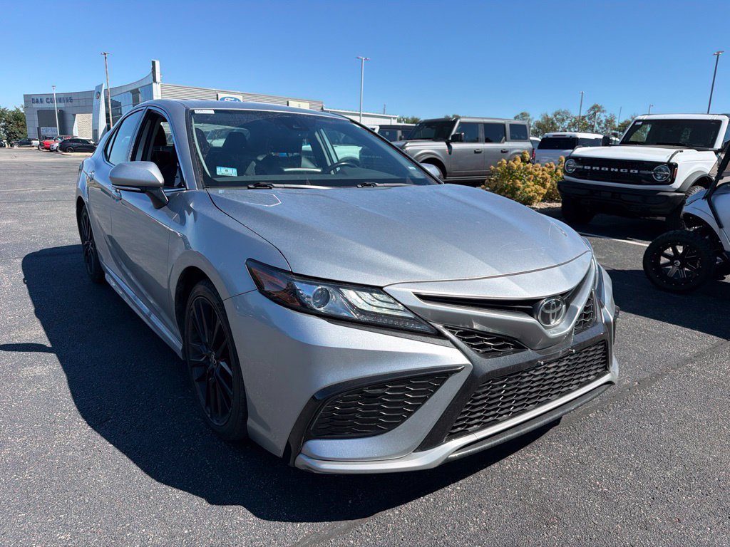 Used 2023 Toyota Camry XSE FWD image 2